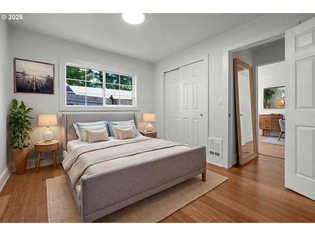10723 Ne FREMONT St, Portland, OR 97220