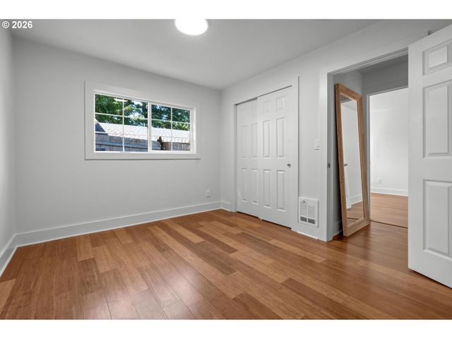 10723 Ne FREMONT St, Portland, OR 97220