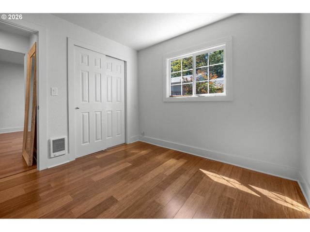 10723 Ne FREMONT St, Portland, OR 97220