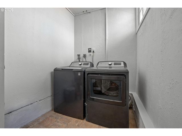 10723 Ne FREMONT St, Portland, OR 97220