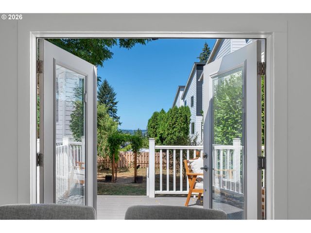 10723 Ne FREMONT St, Portland, OR 97220