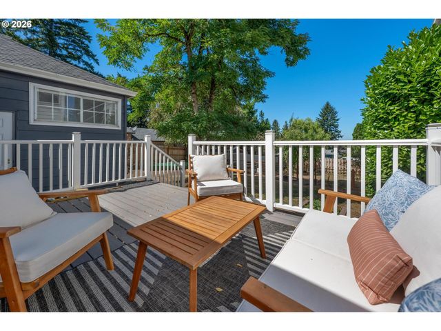 10723 Ne FREMONT St, Portland, OR 97220