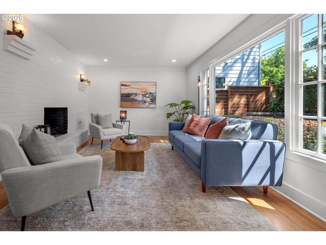10723 Ne FREMONT St, Portland, OR 97220