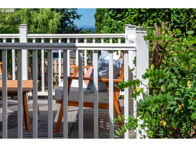 10723 Ne FREMONT St, Portland, OR 97220