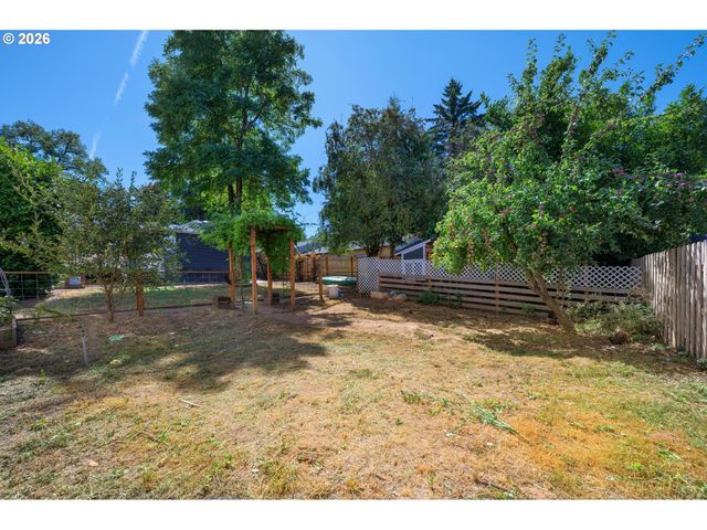 10723 Ne FREMONT St, Portland, OR 97220