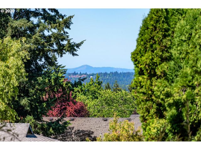 10723 Ne FREMONT St, Portland, OR 97220