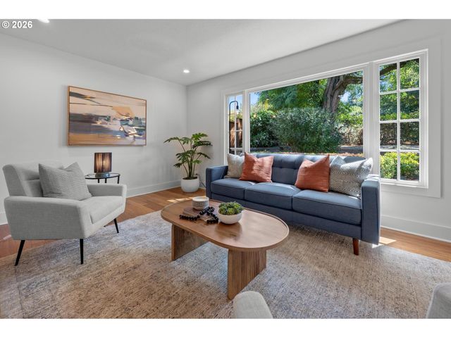 10723 Ne FREMONT St, Portland, OR 97220