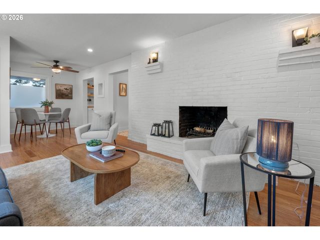 10723 Ne FREMONT St, Portland, OR 97220