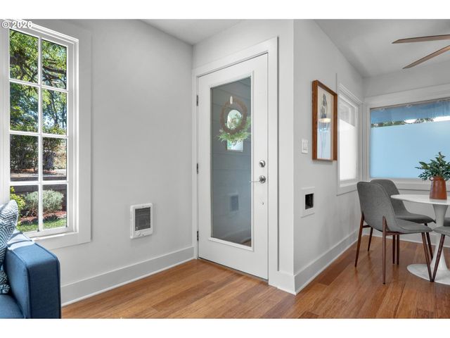 10723 Ne FREMONT St, Portland, OR 97220