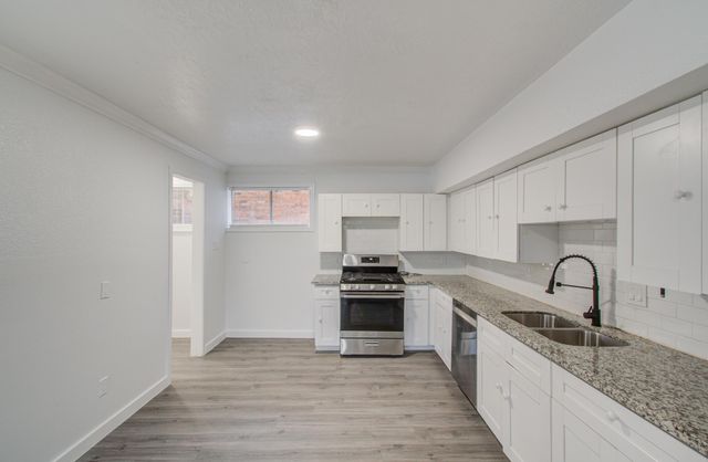 417 Brook Hollow Drive, Conroe, TX 77385