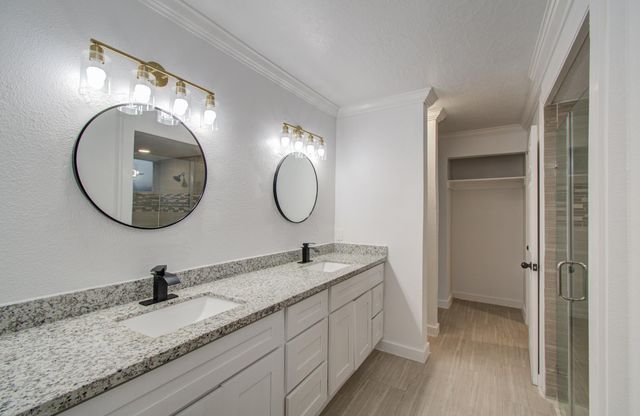 417 Brook Hollow Drive, Conroe, TX 77385