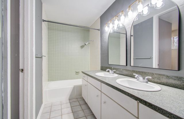 417 Brook Hollow Drive, Conroe, TX 77385