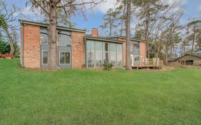 417 Brook Hollow Drive, Conroe, TX 77385