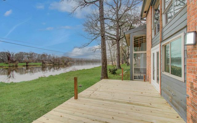 417 Brook Hollow Drive, Conroe, TX 77385