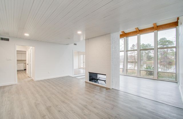 417 Brook Hollow Drive, Conroe, TX 77385