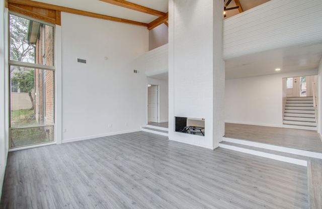 417 Brook Hollow Drive, Conroe, TX 77385