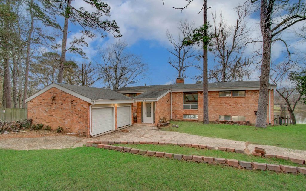 417 Brook Hollow Drive, Conroe, TX 77385