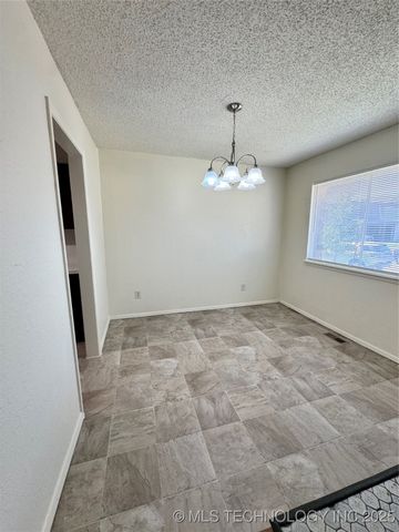 4319 S Maplewood Avenue, Tulsa, OK 74135