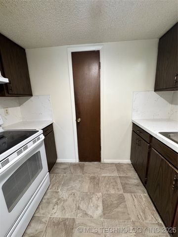 4319 S Maplewood Avenue, Tulsa, OK 74135