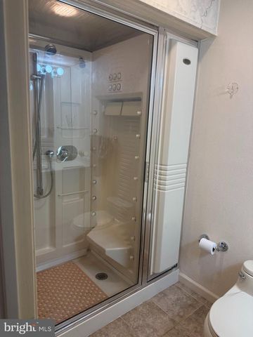203 SUNSHINE LAKES DR, Voorhees, NJ 08043