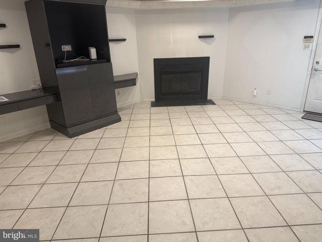 203 SUNSHINE LAKES DR, Voorhees, NJ 08043