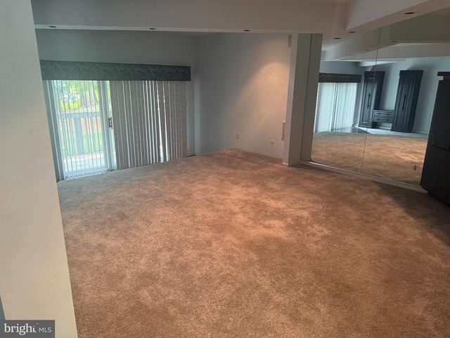 203 SUNSHINE LAKES DR, Voorhees, NJ 08043
