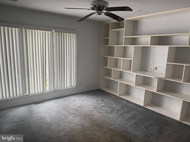 203 SUNSHINE LAKES DR, Voorhees, NJ 08043