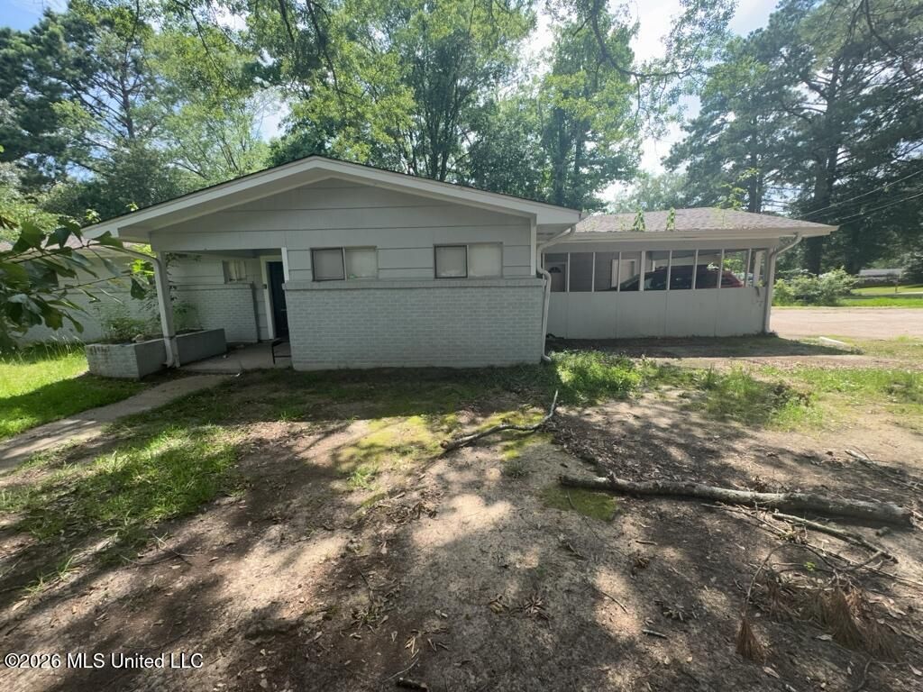 1607 Meadow Forest Drive, Jackson, MS 39212