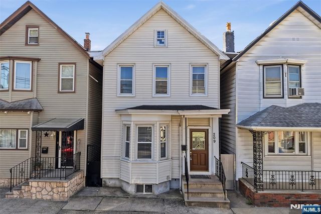 209 Hamilton Street, Harrison, NJ 07029