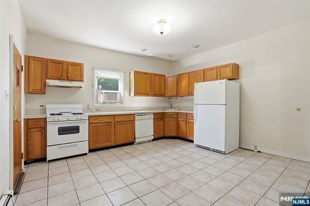 209 Hamilton Street, Harrison, NJ 07029