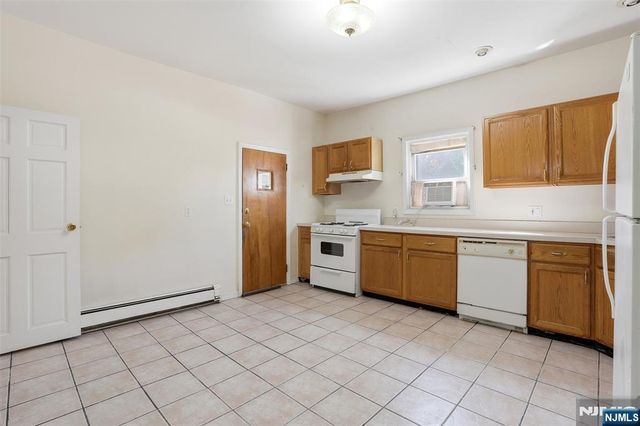209 Hamilton Street, Harrison, NJ 07029