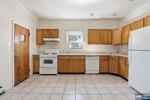 209 Hamilton Street, Harrison, NJ 07029