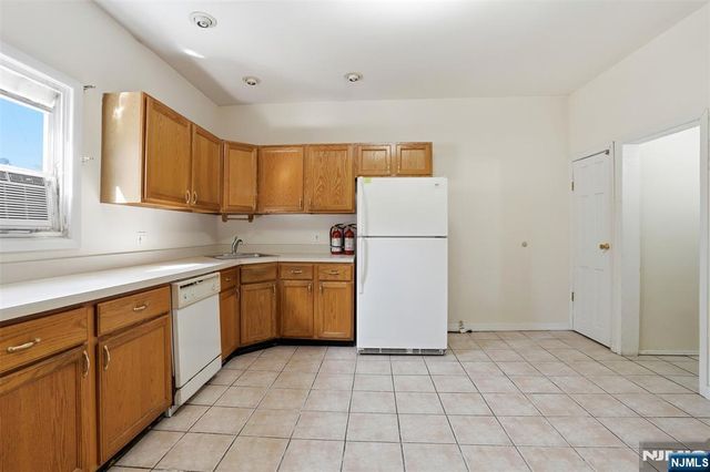 209 Hamilton Street, Harrison, NJ 07029