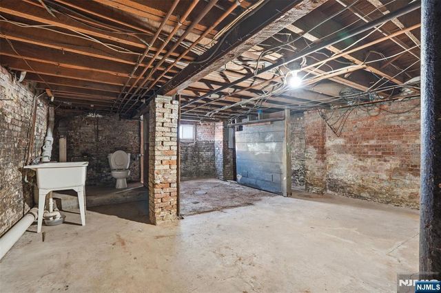 209 Hamilton Street, Harrison, NJ 07029