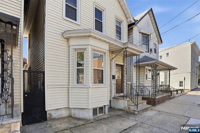 209 Hamilton Street, Harrison, NJ 07029
