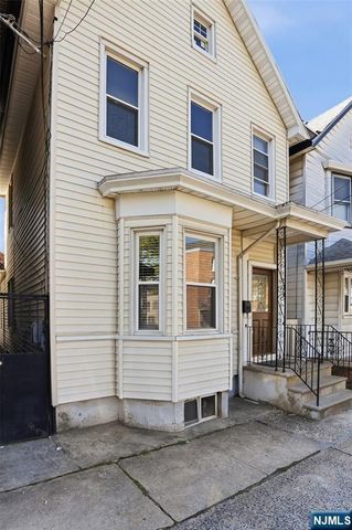 209 Hamilton Street, Harrison, NJ 07029