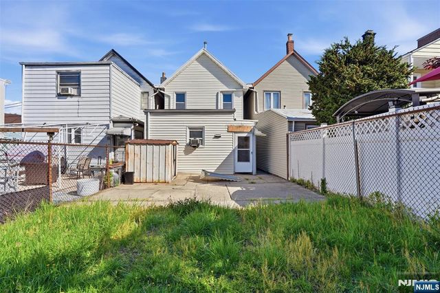 209 Hamilton Street, Harrison, NJ 07029