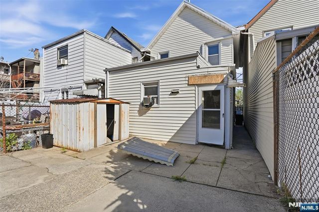 209 Hamilton Street, Harrison, NJ 07029