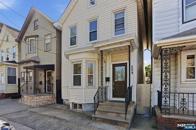 209 Hamilton Street, Harrison, NJ 07029
