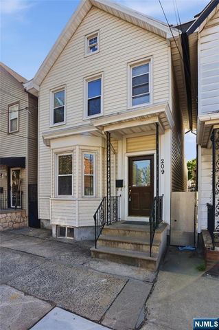 209 Hamilton Street, Harrison, NJ 07029