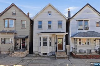 209 Hamilton Street, Harrison, NJ 07029