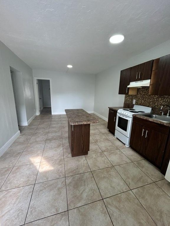 18257 NW 23rd Avenue 1, Miami Gardens, FL 33056