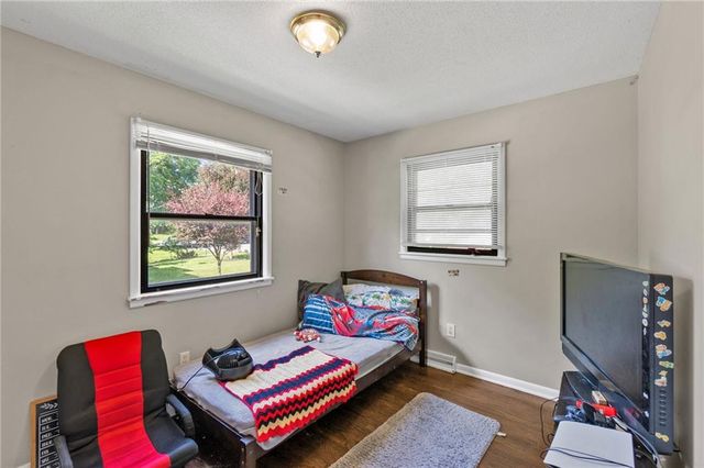 406 S Vassar Avenue, Sugar Creek, MO 64054