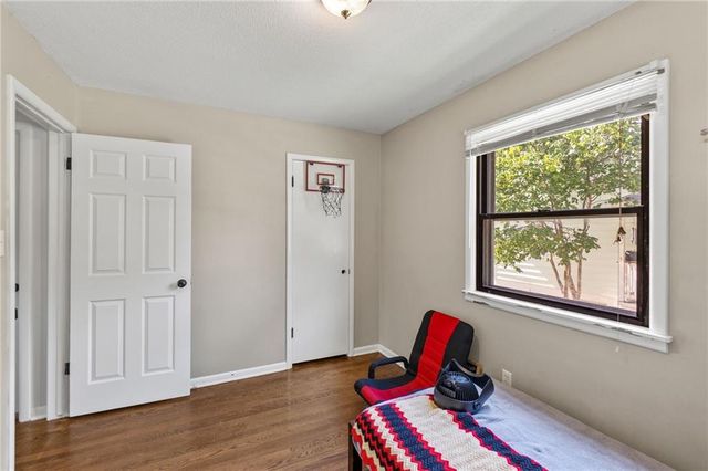 406 S Vassar Avenue, Sugar Creek, MO 64054