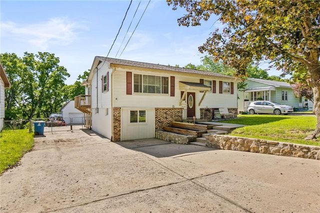 406 S Vassar Avenue, Sugar Creek, MO 64054
