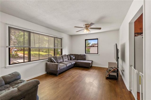 406 S Vassar Avenue, Sugar Creek, MO 64054
