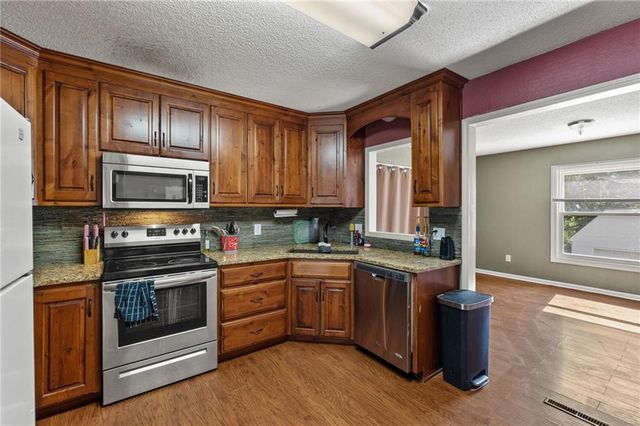 406 S Vassar Avenue, Sugar Creek, MO 64054