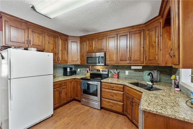 406 S Vassar Avenue, Sugar Creek, MO 64054