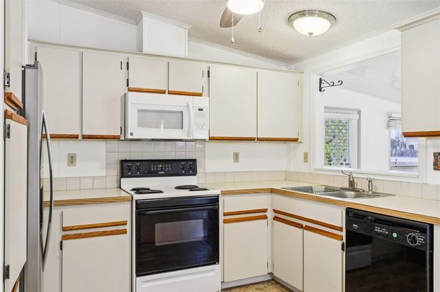 1024 HILLTOP ROAD, Tavares, FL 32778