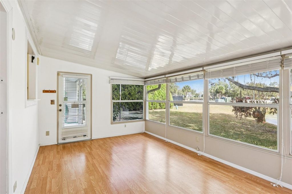 Image 17 of property listing at 1024 HILLTOP ROAD, Tavares, FL 32778